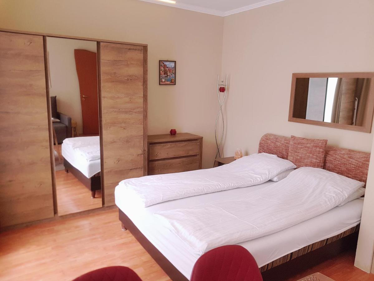 Lola Studio Apartman Hajdúszoboszló Exterior foto